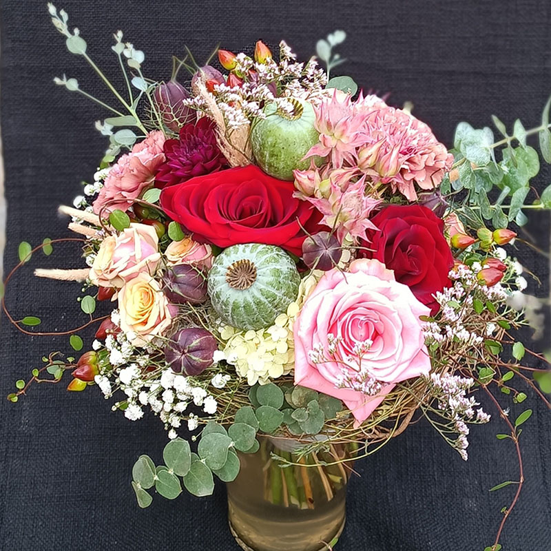 Blumenstauß mit Rosen